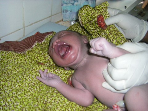 Une des première naissance dans la maternité